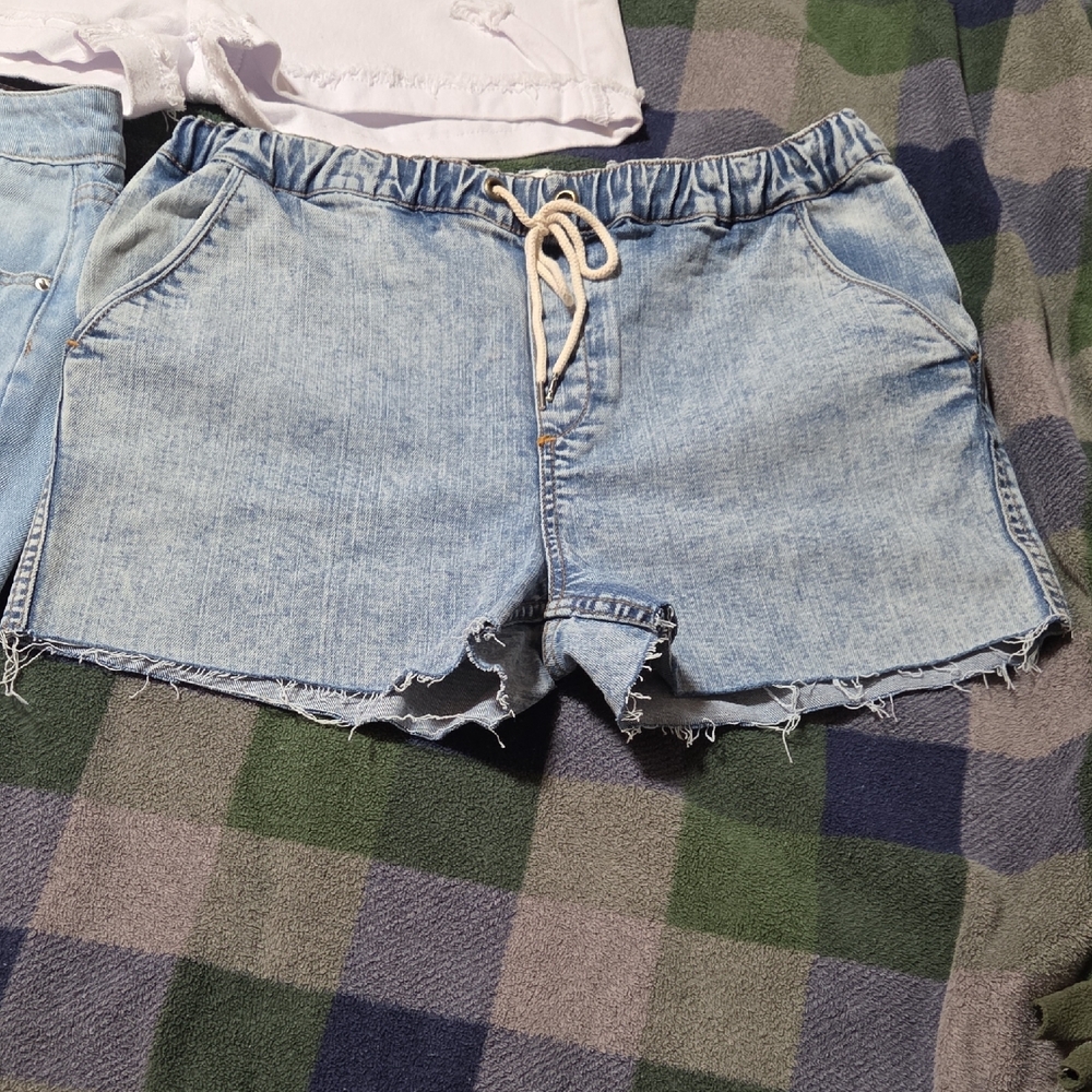 Women’s Casual Denim and Cotton Shorts Trio - Light Blue & White - Picture 3 of 5